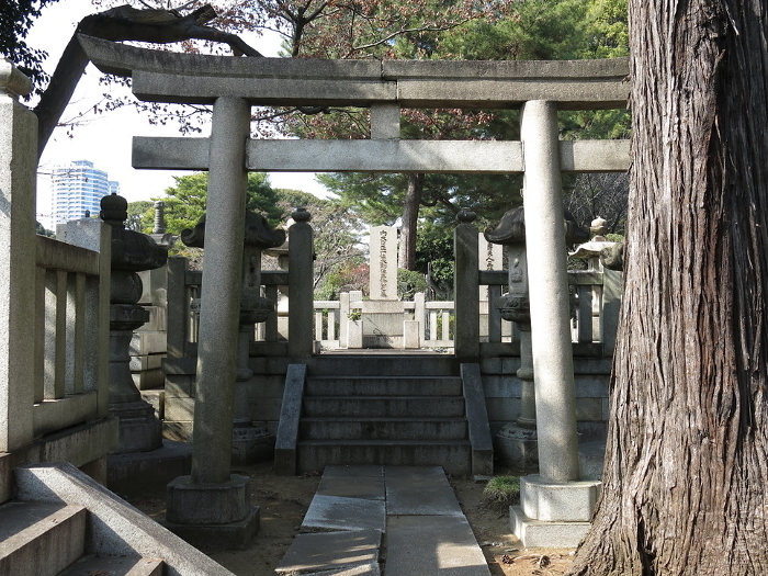 Sanjo Sanetomi's tomb at Gokokuji Temple in Bunkyo Ward
