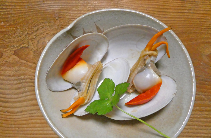 A photo of the sudare mussel (Himegai), which has a supple texture and a rich flavor.