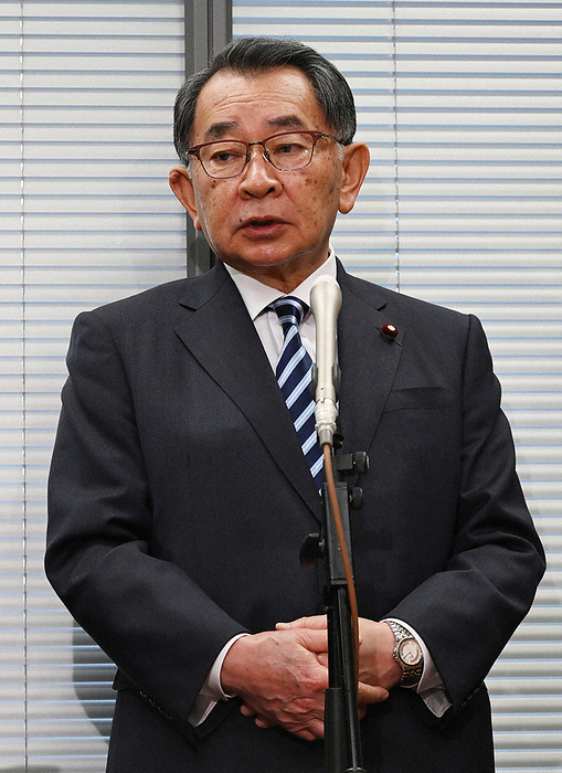 Former Minister of Education, Culture, Sports, Science and Technology Tadashi Shioya explains to reporters that he has appealed the LDP s decision to recommend his resignation from the party and has requested a review by the party. Former Minister of Education, Culture, Sports, Science and Technology Tadashi Shiotani explains to reporters that he has appealed the LDP s decision to recommend that he leave the party and has requested a review by his party at 11:09 a.m. on April 12, 2024, at the Second Diet Members  Building of the House of Representatives.