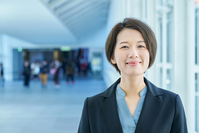 Portrait of Japanese businesswoman (Female / People)