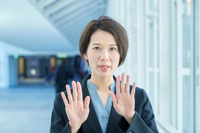 Japanese businesswoman posing for rejection (Female / People)