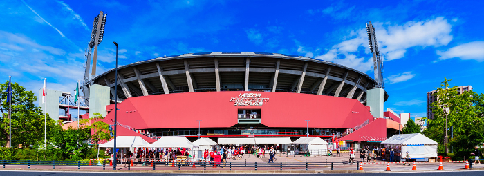 MAZDA Zoom Zoom Stadium Hiroshima (Zumsta) is the home stadium of the Carp.