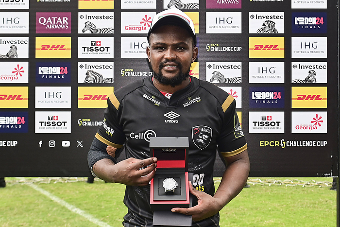 European Rugby Challenge Cup Quarter Final, Hollywoodbets Kings Park, Durban South Africa 13 4 2024 Hollywoodbets Sharks European Rugby Challenge Cup Quarter Final, Hollywoodbets Kings Park, Durban South Africa 13 4 2024 Hollywoodbets Sharks vs Edinburgh Siya Masuku of Hollywoodbets Sharks is presented with the player of the Match Award Siya Masuku is presented with the player of the Match Award 13 4 2024 PUBLICATIONxNOTxINxUKxIRLxFRAxNZL Copyright: x INPHO StevexHaagxSports DarrenxStewartx D_dsc_4226