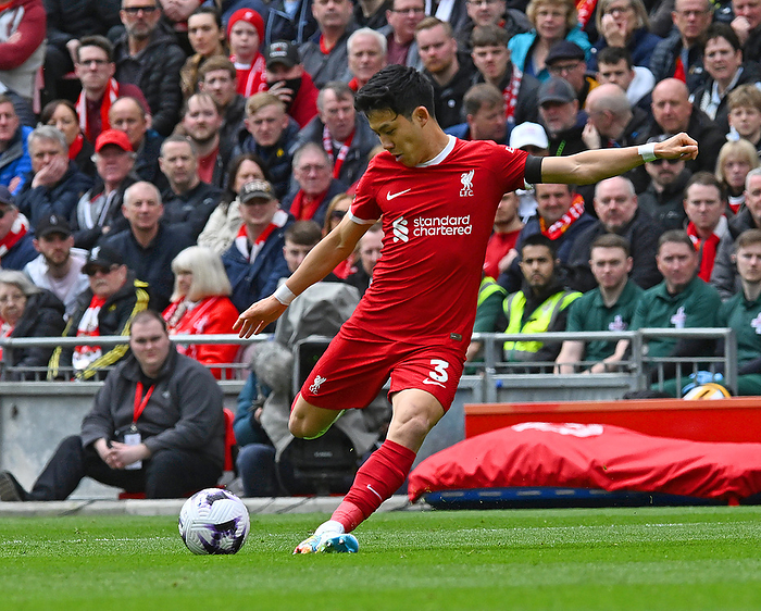 Liverpool FC v Crystal Palace   Premier League LIVERPOOL, ENGLAND   APRIL 14 : Wataru Endo of Liverpool FC controls a ball during the Premier League match between Liverpool FC and Crystal Palace at Anfield on April 14, 2024 in Liverpool, United Kingdom.  MB Media 