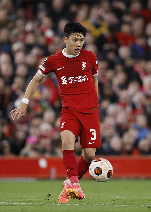 Liverpool FC v Atalanta: Quarter Final First Leg   UEFA Europa League 2023 24 Wataru Endo of Liverpool passing the ball during the UEFA Europa League 2023 24 Quarter Final first leg match between Liverpool FC and Atalanta at Anfield on April 11, 2024 in Liverpool, England.   WARNING  This Photograph May Only Be Used For Newspaper And Or Magazine Editorial Purposes. May Not Be Used For Publications Involving 1 player, 1 Club Or 1 Competition Without Written Authorisation From Football DataCo Ltd. For Any Queries, Please Contact Football DataCo Ltd on  44  0  207 864 9121