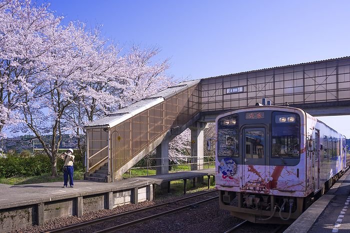 Noto Nakajima Station, Noto Railway Nanao City, Ishikawa Prefecture After the 2024 Noto Peninsula Earthquake Wrapping train for the TV animation  Hanasaku Iroha 