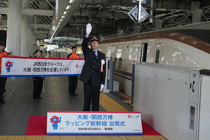2025 Osaka Kansai Expo Shinkansen bullet trains to Expo specifications Toyotoshi Ueshima, station manager of JR Tsuruga Station, gives the departure signal to the wrapped Shinkansen train at Tsuruga Station in Tsuruga City, Fukui Prefecture, at 9:21 a.m. on April 13, 2024  photo by Ryusuke Takahashi .