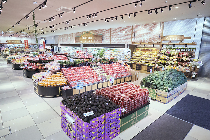 Supermarket job photographed in 2024   Fruit and vegetable department March 2024 Chofu shi, Tokyo Whinageya Chofu Sengawa