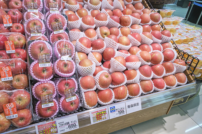2024 Photo taken Supermarket Job   Fruit Department March 2024 Chofu City, Tokyo Whinageya Chofu Sengawa Store Aomori apples, etc.