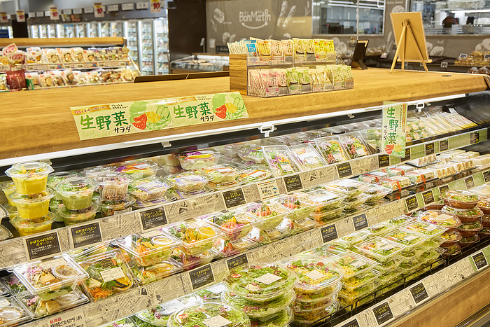 Supermarket job photographed in 2024   Salad display shelf March 2024 Chofu shi, Tokyo Whinageya Chofu Sengawa