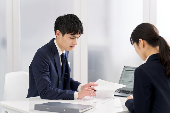 Japanese businesspeople meeting in an office (People)