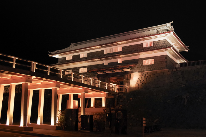 Lighting up the Nezumitamon Tower at Kanazawa Castle