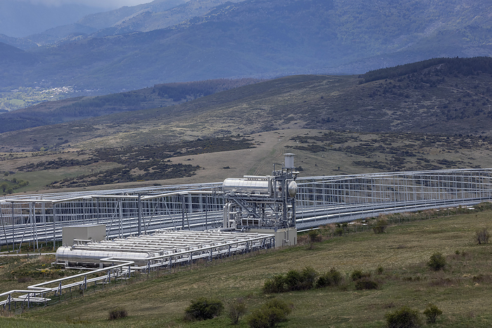 LLO solar power plant LLO solar power plant, near Llo, Cerdagne francaise, Pyrenees, France. This plant uses mirrors to concentrate sunlight which is used to heat water, creating steam. This steam turns turbines, generating electricity., by BOB GIBBONS SCIENCE PHOTO LIBRARY