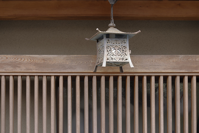 Hanging lanterns at residences along the Senbonzakura approach to Yoshinoyama