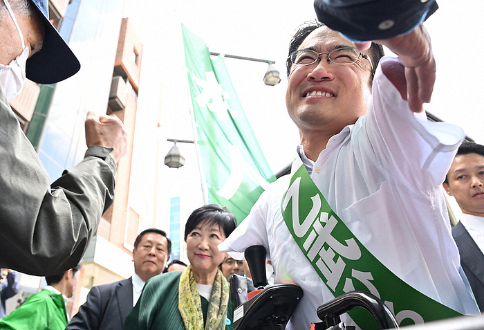 Tokyo 15th House of Representatives by election announced Hirotada Otome  right  high fives around with audience members after his street speech. On the left is Tokyo Governor Yuriko Koike in Koto Ward, Tokyo, April 16, 2024 at 11:56 a.m. Photo by Toshiki Miyama