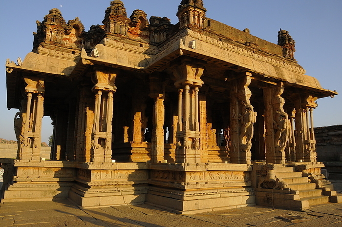 Shree Vijaya Vitthala Temple, Hampi, India Shree Vijaya Vitthala Temple, Hampi, UNESCO World Heritage Site, Karnataka, India, Asia, by Michael Szafarczyk