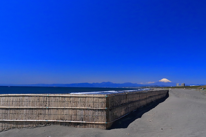 Erosion control fence at Tsujido Beach, Kanagawa Prefecture