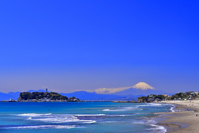 Fuji and Enoshima Island seen from Shichirigahama