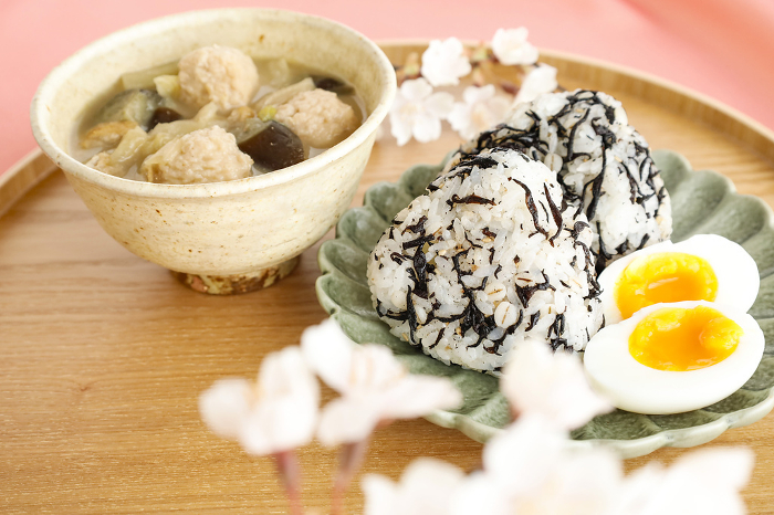 Rice ball meal with hijiki mushrooms mixed into it, pink background