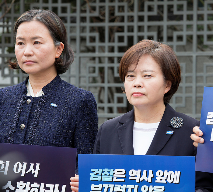 The Rebuilding Korea Party led by Cho Kuk calls for investigations into allegations surrounding first lady Kim Keon Hee in Seoul Lee Hai Min and Jung Choon Saeng, April 11, 2024 : Lee Hai Min  L  and Jung Choon Saeng, lawmakers elect of the Rebuilding Korea Party, participate in a press conference in front of the Supreme Prosecutors  Office in Seoul, South Korera. The party demanded prosecutors to immediately summon President Yoon Suk Yeol s wife, Kim Keon Hee to investigate allegations surrounding the first lady, including her involvement in manipulating the stock prices. The Rebuilding Korea Party led by Cho Kuk secured 12 proportional seats in April 10 parliamentary elections with a campaign pledge to put an early end to the pro Japan and conservative Yoon Suk Yeol s government. The new minor party will be the third largest political party in the 300 member parliament.  Photo by Lee Jae Won AFLO 