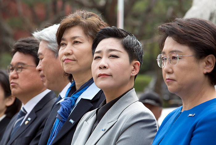 The Rebuilding Korea Party led by Cho Kuk calls for investigations into allegations surrounding first lady Kim Keon Hee in Seoul Hwang Un Ha, Seo Wang Jin, Kang Kyeong Suk, Kim Jae Won  Riaa  and Kim Seon Min, April 11, 2024 :  L R  Hwang Un Ha, Seo Wang Jin, Kang Kyeong Suk, Kim Jae Won  Riaa  and Kim Seon Min, lawmakers elect of the Rebuilding Korea Party, participate in a press conference in front of the Supreme Prosecutors  Office in Seoul, South Korera. The party demanded prosecutors to immediately summon President Yoon Suk Yeol s wife, Kim Keon Hee to investigate allegations surrounding her, including involvement in manipulating the stock prices. The Rebuilding Korea Party led by Cho Kuk secured 12 proportional seats in April 10 parliamentary elections with a campaign pledge to put an early end to the pro Japan and conservative Yoon Suk Yeol s government. The new minor party will be the third largest political party in the 300 member parliament.  Photo by Lee Jae Won AFLO 