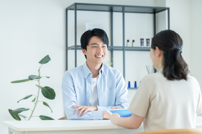 Esthetic salon receptionist (Male / Japanese / Person)