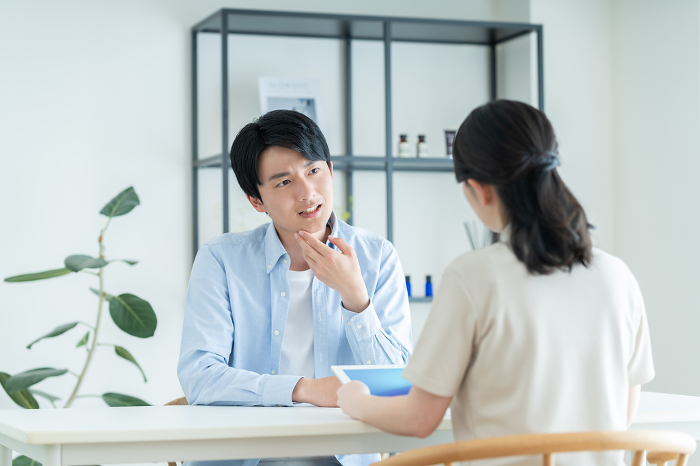 Esthetic salon receptionist (Male / Japanese / Person)