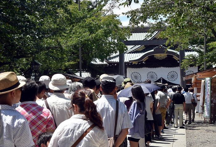 69th anniversary of the end of the war Tens of thousands visit Yasukuni Shrine August 15, 2014, Tokyo, Japan   Scorching mid summer heat notwithstanding, hundreds of thousands of Japanese including bereaved families of the war dead visit Tokyo s Yasukuni Shrine on Friday, August 15, 2014, as Japan observes the 69th anniversary of the nation s surrender in World War II.   Photo by Katsumi Kasahara AFLO  AYF  mis 
