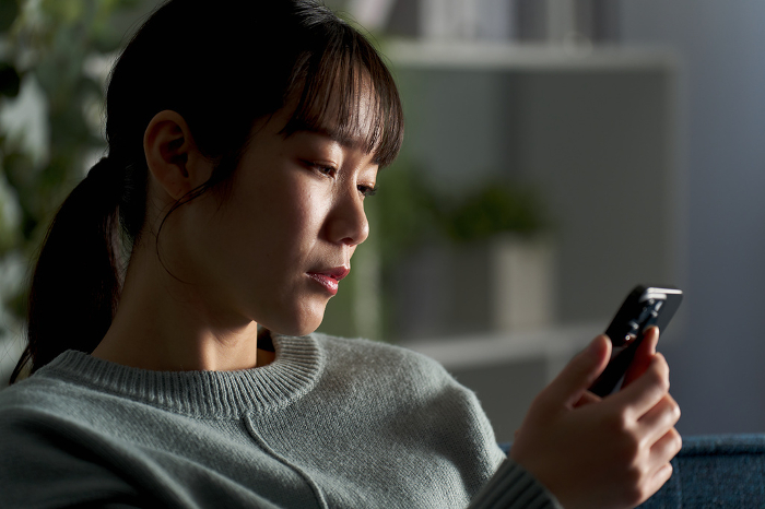 Japanese woman depressed after looking at her smartphone (People)
