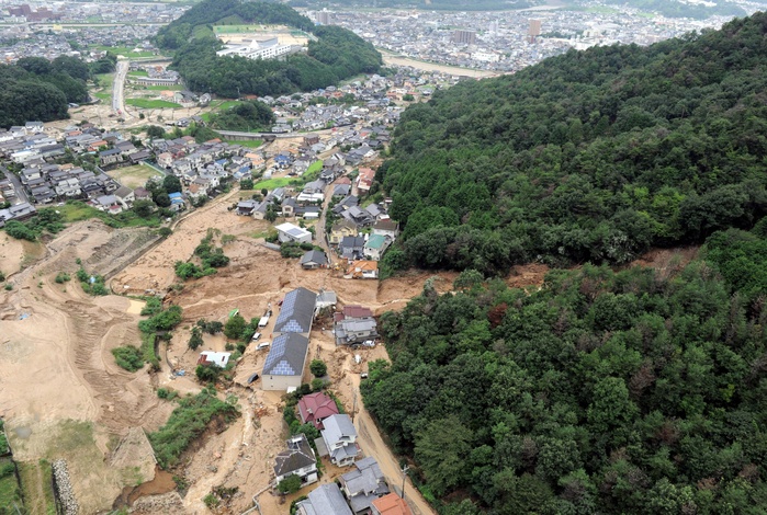 Record local rainfall in Hiroshima Many dead in landslide A mudslide caused by heavy rains buries the Kabe district in Asakita Ward, Hiroshima City, on the morning of August 20, 2014. Photo taken at 8:55 a.m. from the headquarters helicopter