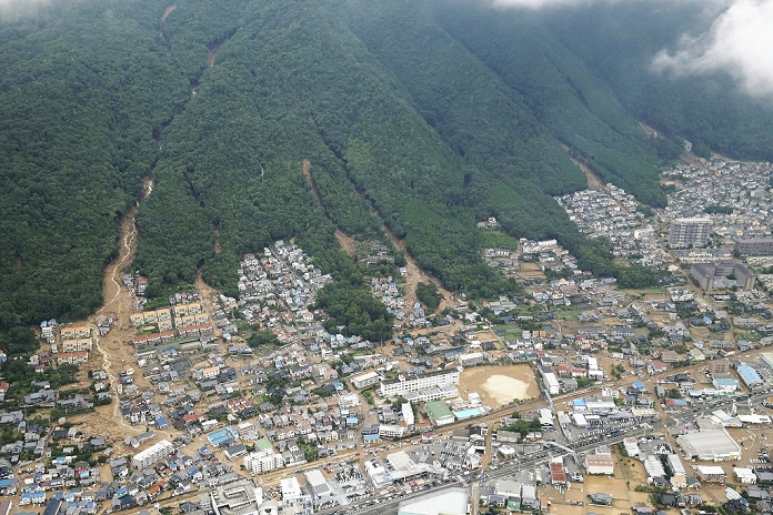 Record Local Torrential Rainfall in Hiroshima Many killed in landslides Landslides hit residential areas here and there along stream banks, engulfing trees  9:20 a.m., March 20, in Asaminami Ward, Hiroshima City, as seen from the head office s helicopter .