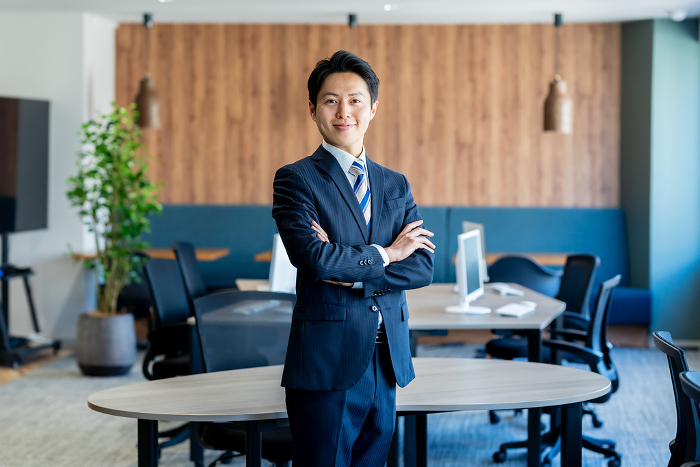 Japanese businessman working in office (People)