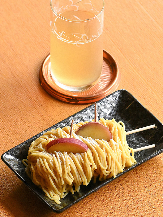 The 82nd Meijin Tournament   7th game, Round 2, Day 1 Masayuki Toyoshima 9 dan ordered the afternoon snack  fairy sweet potato Mont Blanc dumplings  and  apple juice  at Naritasan Shinsho ji Temple in Narita City, Chiba Prefecture at 3:08 p.m. on April 23, 2024  photo by Naoki Watabe .
