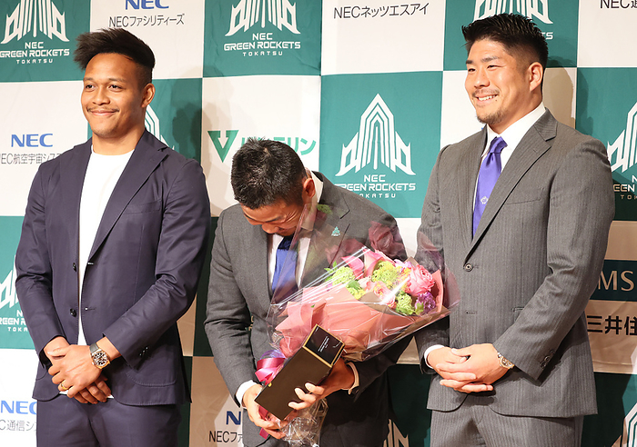 Japanese rugby football player Fumiaki Tanaka of NEC Green Rockets Tokatsu announces retirement of his professional carrier April 24, 2024, Tokyo, Japan   Japanese rugby football player Fumiaki Tanaka  C  of NEC Green Rockets Tokatsu scrum half cries as he receives a flower bouquet from Kotaro Matsushima  L  of Tokyo Suntory Sungoliath and Rikiya Matsuda  R  of Saitama Panasonic Wild Nights after he announced retirement from his professional carrier in Tokyo on Wednesday, April 24, 2024. Tanaka, 75 Japan s national team caps, will close his 17 year professional rugby carrier after this season.       photo by Yoshio Tsunoda AFLO 