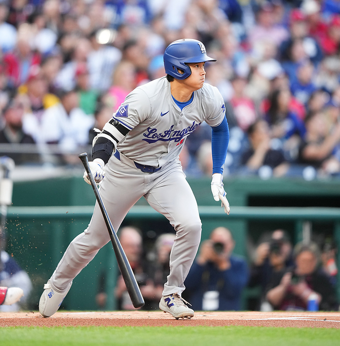 2024 MLB 2024 MLB Ohtani doubled in the first inning Nationals vs. Dodgers: Shohei Ohtani hits a double up the middle with one out for the Dodgers in the 1st inning, April 24, 2024 date 20240424 place Washington, DC, USA