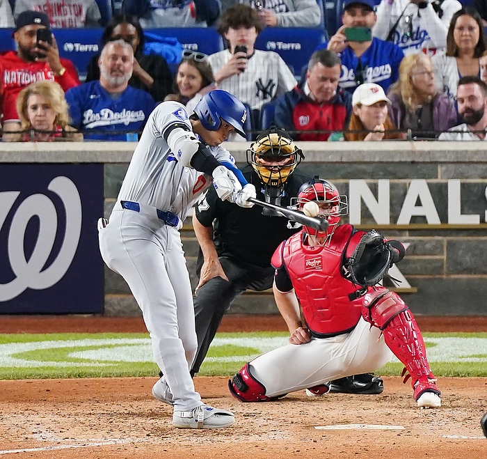 2024 MLB Ohtani 2nd double of the day Nationals vs. Dodgers: Shohei Ohtani hits a timely double to right center with two outs in the 8th inning for the Dodgers, April 23, 2024 date 20240424 place Washington, DC, USA
