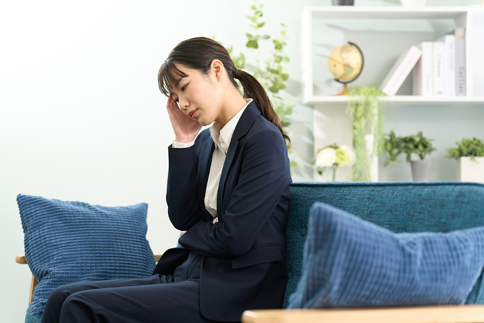 Japanese woman with a headache before going to work (People)