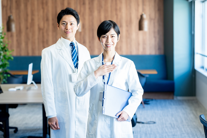Medical personnel in white coats (Male/Female / Japanese / People)