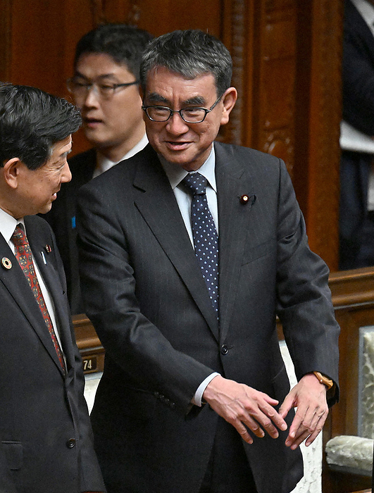 Plenary Session of the Diet, House of Representatives Digital Minister Taro Kono arrives at a plenary session of the House of Representatives at 0:57 p.m. on April 25, 2024 in the National Diet, photo by Akihiro Hirata.