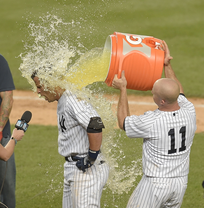2014 MLB  L R  Martin Prado, Brett Gardner  Yankees , AUGUST 22, 2014   MLB : Yankees vs. White Sox, Yankees, bottom of the 9th inning, Martin Prado gets iced by Brett Gardner  right  after giving up the go ahead run with two outs sports drink over his head on August 22, 2014  photo date 20140822  location Yankee Stadium, Bronx, New York, USA