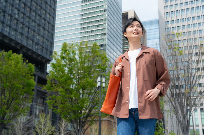 Young Japanese man commuting to work (People)