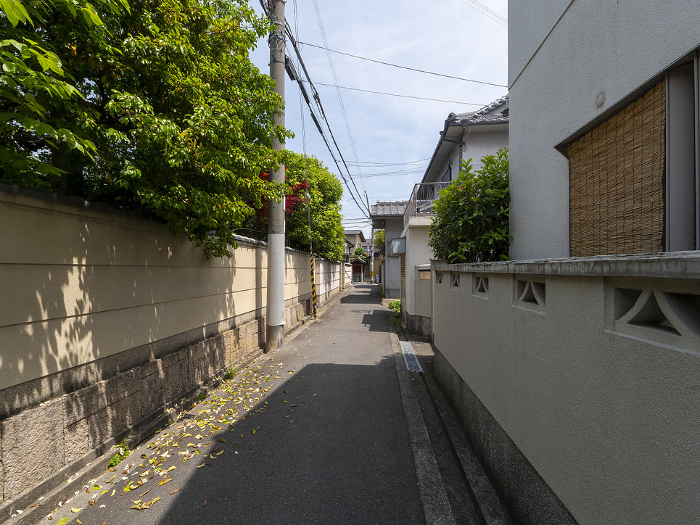 Alley in dense residential area, Hirano-ku, Osaka City, Osaka