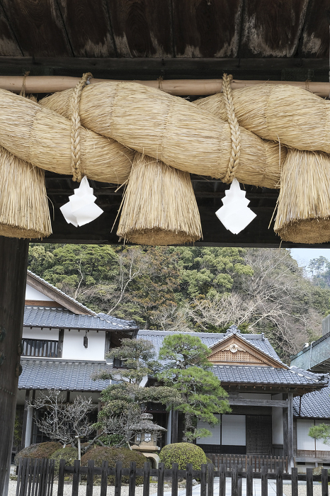 Izumo-taisha shrine with one of the largest shimenawa in Japan