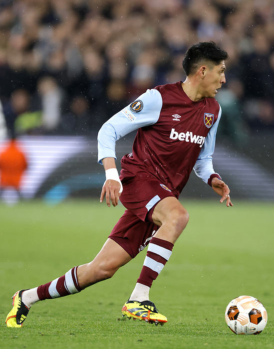 West Ham United FC v Bayer 04 Leverkusen: Quarter Final Second Leg   UEFA Europa League 2023 24 Edson Alvarez of West Ham United on the ball during the UEFA Europa League 2023 24 Quarter Final second leg match between West Ham United FC and Bayer 04 Leverkusen at Olympic Stadium on April 18, 2024 in London, England.   WARNING  This Photograph May Only Be Used For Newspaper And Or Magazine Editorial Purposes. May Not Be Used For Publications Involving 1 player, 1 Club Or 1 Competition Without Written Authorisation From Football DataCo Ltd. For Any Queries, Please Contact Football DataCo Ltd on  44  0  207 864 9121