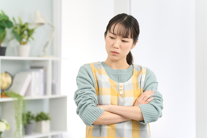 Japanese woman in apron in distress (People)