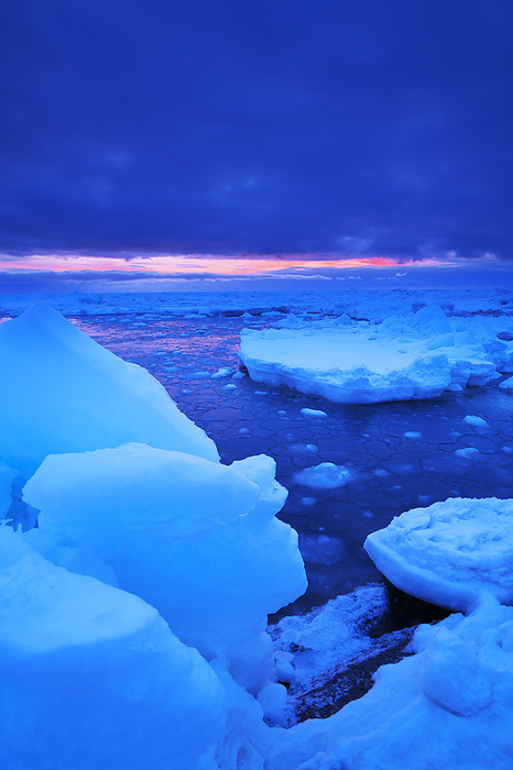 Morning drift ice on Notsuke Peninsula and Nemuro Straits, Hokkaido  4 C