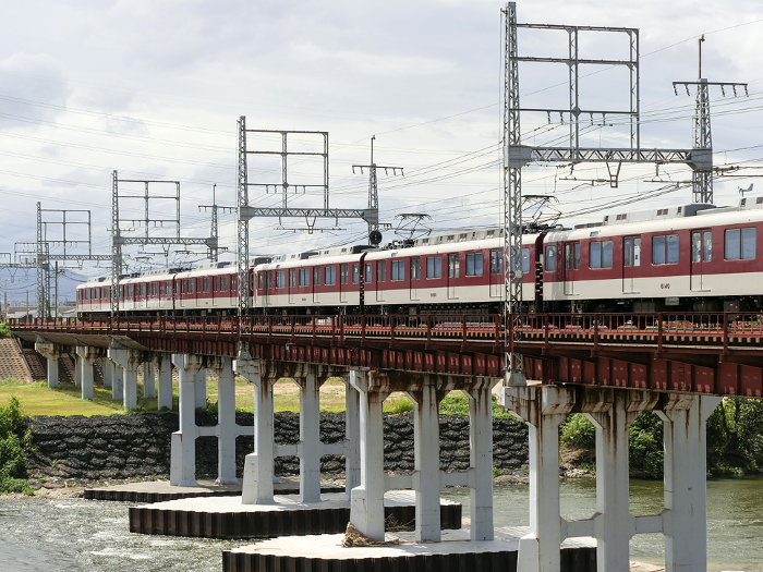 Kintetsu Minami-Osaka Line train crossing the Yamato River