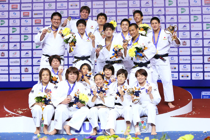 World Judo 2014 Men s Team Award Ceremony Gold Medal for Japan Japan team group  JPN  AUGUST 31, 2014   Judo :. 2014 World Judo Championships Men s Team Victory Ceremony at Traktor Ice Arena, Chelyabinsk, Russia.  Photo by Yohei Osada AFLO SPORT   1156 .