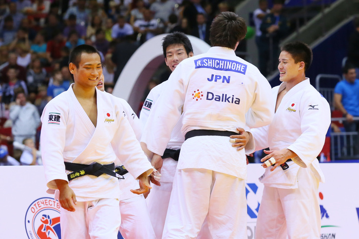 World Judo 2014 Men s team final Japan wins gold medal Japan team group  JPN , AUGUST 31, 2014   Judo : 2014 World Judo Championships Men s Team Final at Traktor Ice Arena, Chelyabinsk, Russia.  Photo by Yohei Osada AFLO SPORT   1156 .