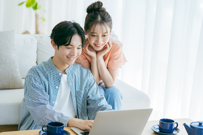 Young Japanese couple looking at computer (Man & Woman / People)